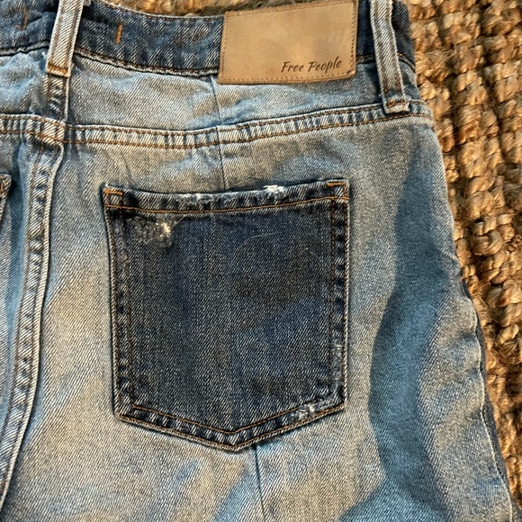 Free People Distressed HighRise 70's short sz 27 - Picture 7 of 9